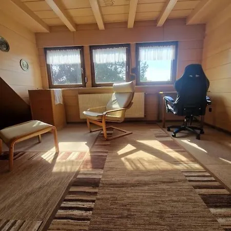 Mit 2 Separaten Schlafzimmern *