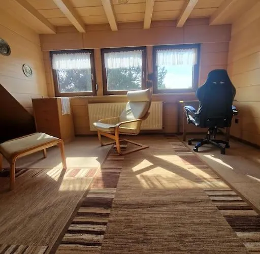 Mit 2 Separaten Schlafzimmern *